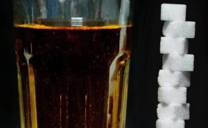 Dnevno pio šest energetskih pića pa pokazao šta mu se desilo s jezikom